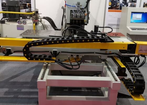 40 mm Borplaatdikte Torenverbinding CNC Hydraulische plaatpunchmachine 4 stations