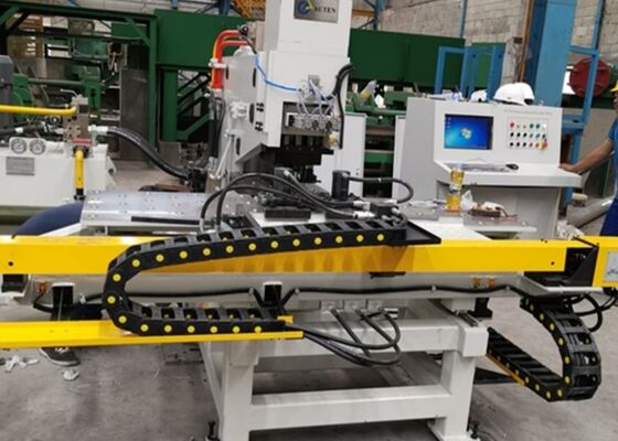 Gebruikelijk in de staalbouwindustrie Cnc-platenpunchmachine 800/1200KN Markerende kracht