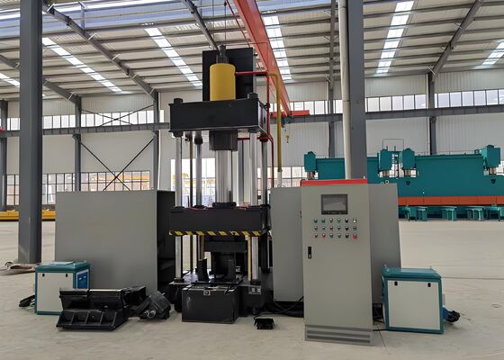 Gebruikt door de torenindustrie Cnc-hoekstaalbuigmachine en -verwarmingsmachine voor platte staalplaten