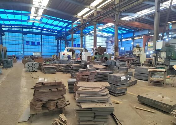 Metalen polijstmachine voor het verwijderen van boeren van metalen oppervlakken