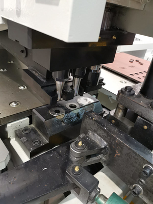 Hoge nauwkeurigheid en betrouwbaarheid CNC-staalplaatboremachine Servo motorvoeding