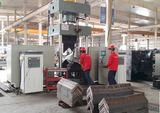 CNC-verwarmingsbuigmachine voor hoek- en plaatvorming model HQ200?? 600