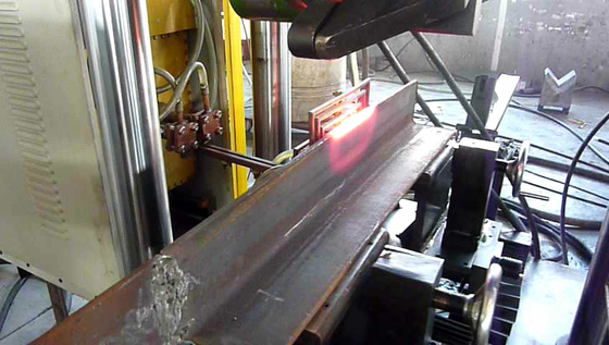 Model HQ250-700 CNC-hoekstaalverwarmings- en buigmachine