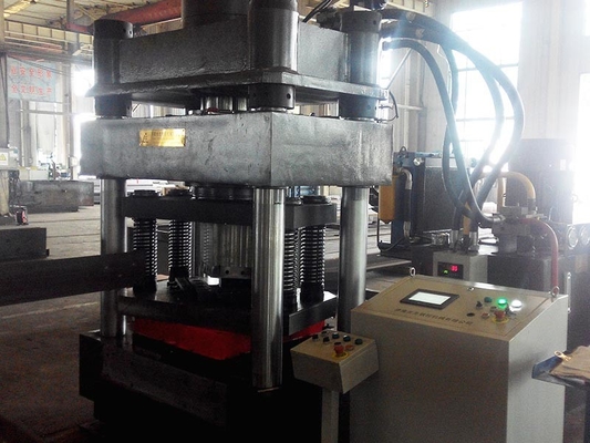 QJ25 CNC-hydraulische hoeksnijmachine met rotatie van de hoeksnijvorm