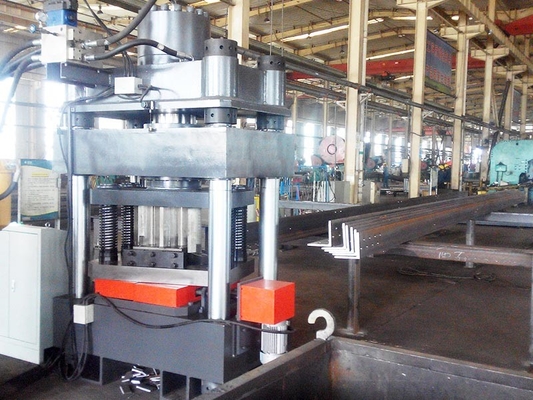 QJ25 CNC-hydraulische hoeksnijmachine met rotatie van de hoeksnijvorm