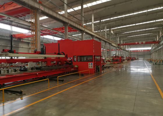 Bewerking van platen van metaal 15000x380 mm Werkstukgrootte 35 ton CNC-platenpunchmachine voor automotive lengtebalk