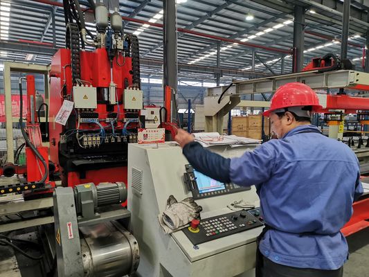 Hoog geconfigureerde 60KW Power CNC Plate 3 assen Automatische Punch Machine Hydraulische Punch Machine van Langebalken
