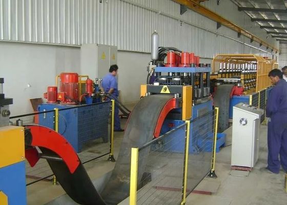 Snelwegvangrails Rolvormmachine voor vangrails en beschermende afscherming productielijn