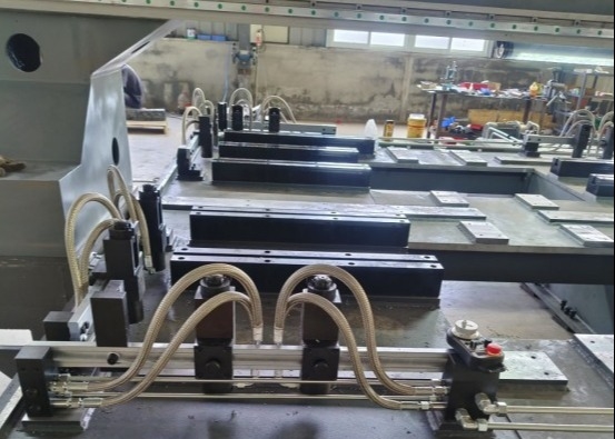 7.5KN Klemkracht Geautomatiseerde CNC Plaat Boormachine 28mm T-gleuf Breedte 0.45KW Koelvermogen