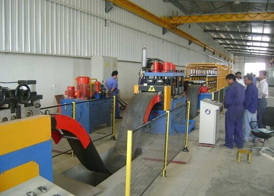 Hoofdweg twee-golf beveiligingsrail koud buig rolvormende machine ≤500mm Steel strip breedte