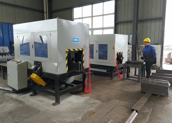 Model QC360 CNC-hoek-achterfreesmachine 63x5~360x35mm Hoekverwerkingsmaat