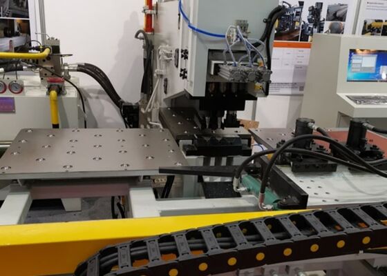 180 mm slag van boorspindel Cnc plaat punchmachine voor transmissie toren