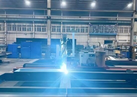 2010 mm Arm Span Orthogonale Rail Lasrobot voor Kraanbalk H-vormige Stalen Kolom