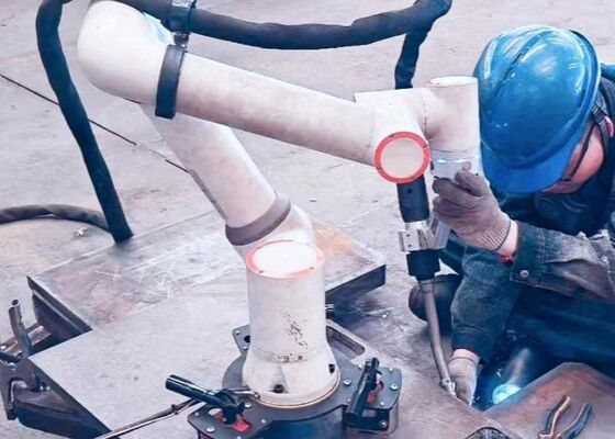 Intelligente Interactieve Collaboratieve Lasrobots Voor Mens-Robot Samenwerking