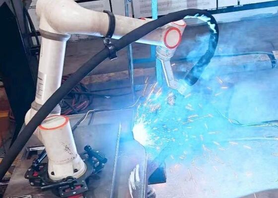 Intelligente Interactieve Collaboratieve Lasrobots Voor Mens-Robot Samenwerking