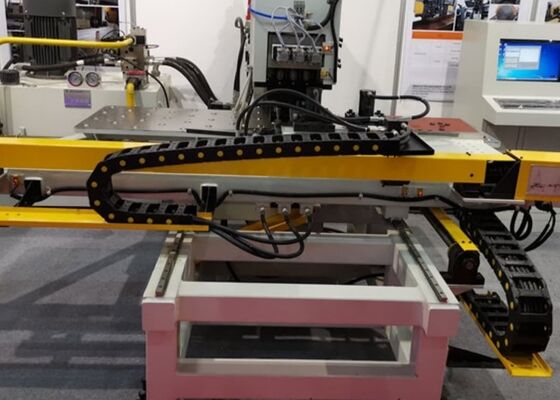 CNC-plaatpunchmachine met maximale boordiameter 50 mm en BT50-taper voor het boren van metaalplaten