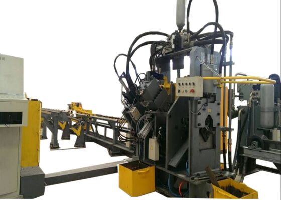 3 ponsen per zijde CNC-hoekstaal Metaalponsen Snijmachine Lijnmodel JNC1616