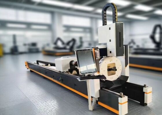 Model LC2412 CNC laserbuis snijmachine Gebruik de MAX6000 laser kracht