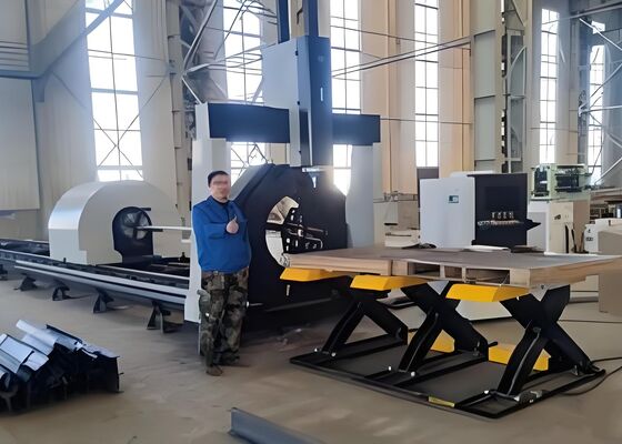 Model LC2412 CNC-laserbuispijpverwerkingsmachine voor koolstof- / roestvrijstalen buizen