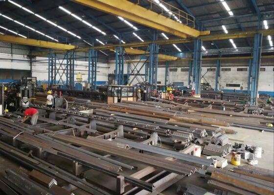 Model JNC1412 CNC Hoekmetaalponsen Markerings- en scheermachine 1800KN Snijkracht