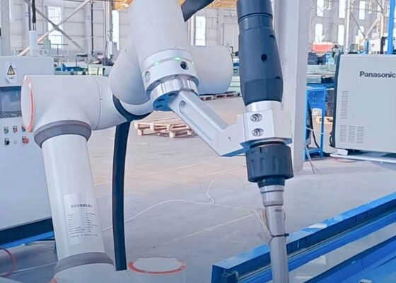 Intelligente interactieve samenwerkende lasrobots ontworpen voor samenwerking tussen mens en robot