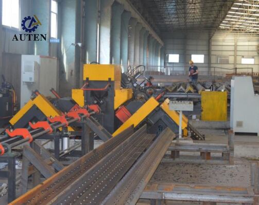 Met op maat ontworpen CNC-hoekstaal boor- en markeermachine 34×8×3m totale afmeting